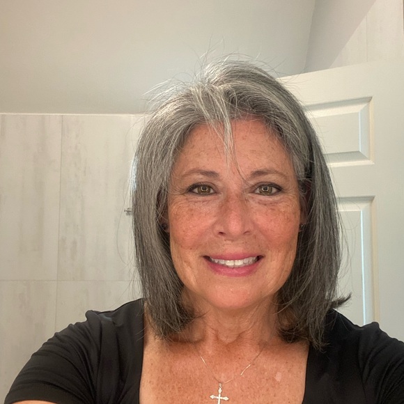 POSHMARK AMBASSADOR GREAT LOW PRICES 🙋🏻🤗 - Picture 1 of 6